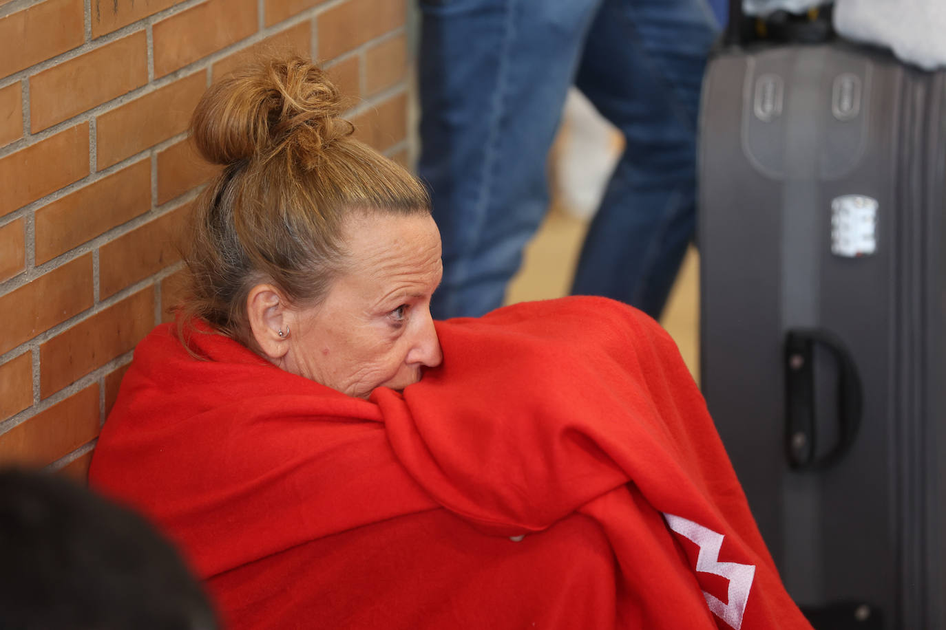 Las imágenes de centenares de pasajeros en la estación de Córdoba tras una noche interminable