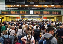 Los aeropuertos vuelan y las estaciones descarrilan en una recuperación a ritmo desigual