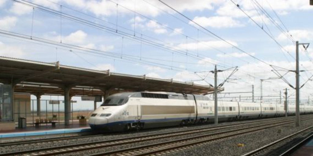 Malagón recibe en su pabellón polideportivo a casi 300 viajeros de un tren varado por el apagón