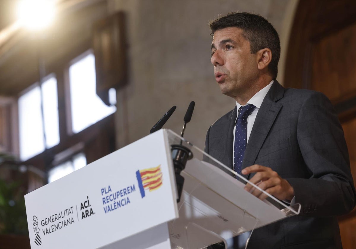 Imagen del presidente de la Generalitat Valenciana, Carlos Mazón, ante los medios de comunicación este martes