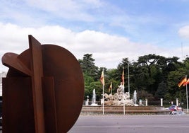 Nuevo atractivo cultural en Cibeles: 'Hermes' sale a la calle como broche final a la exposición de Canogar hasta el 30 de junio