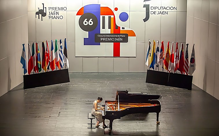 Imagen principal - La final del Concurso Internacional de Piano Premio «Jaén», el 3 de mayo en el Teatro Infanta Leonor