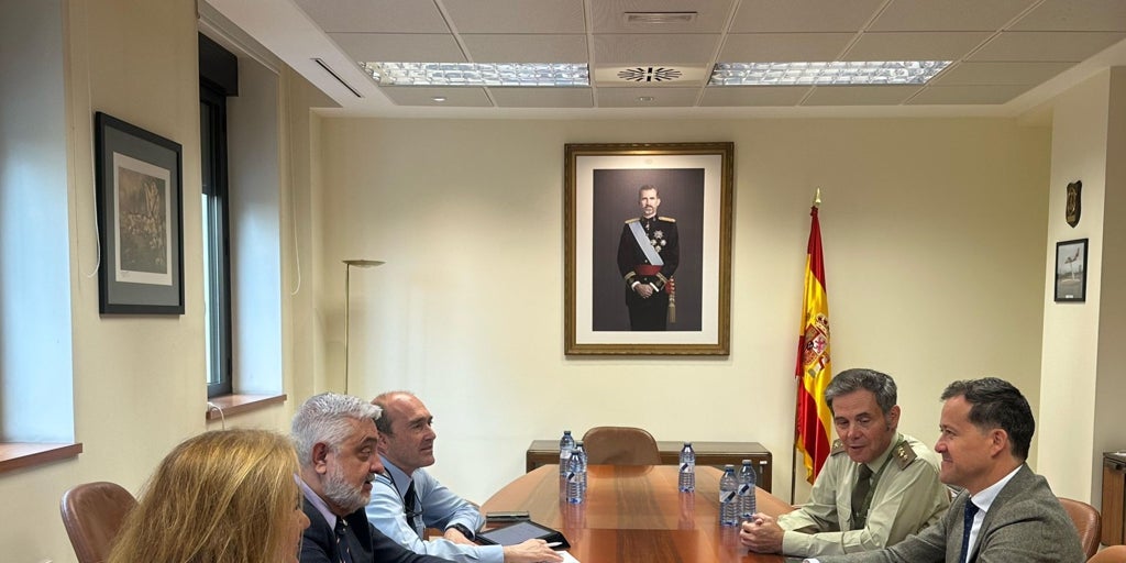 Velázquez negocia con Defensa la cesión de terrenos para vivienda en el barrio de Santa Bárbara de Toledo
