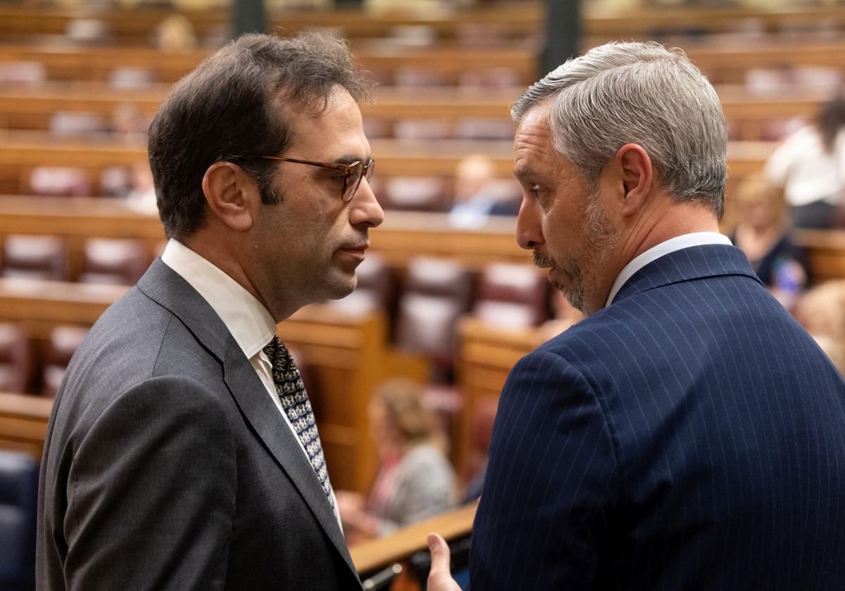 Carlos Cuerpo, ministro de Economía, y Juan Bravo, portavoz económico del PP