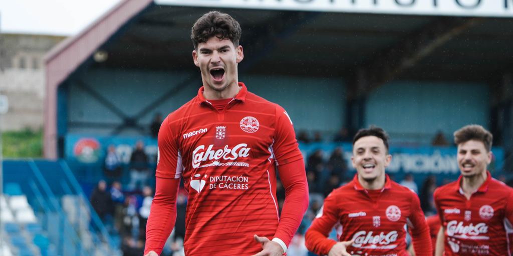 El Córdoba CF ata al extremo Mariano Carmona, pichichi y sensación en la Segunda Federación