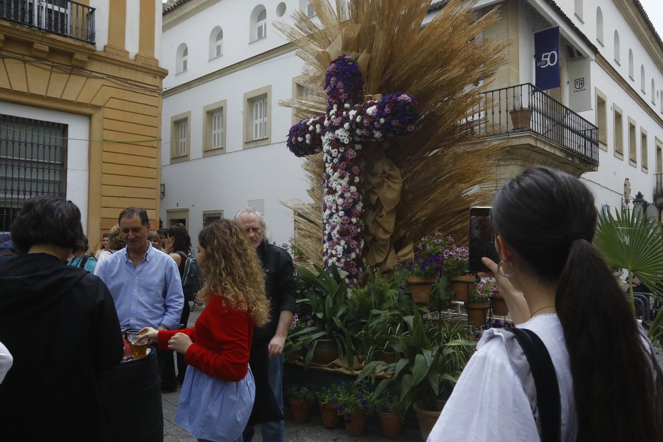 El inicio de las espectaculares Cruces de Mayo de Córdoba, en imágenes