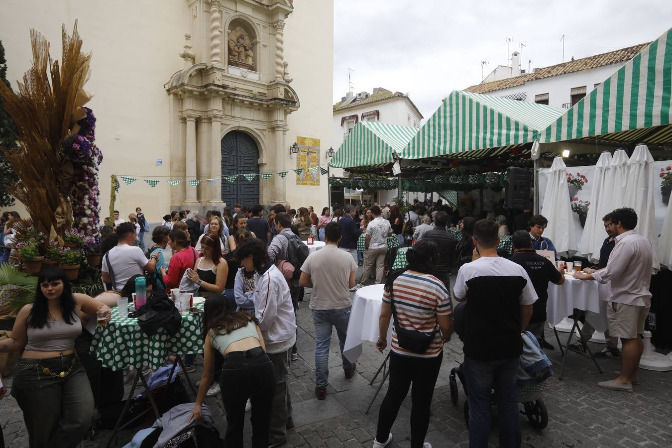 El inicio de las espectaculares Cruces de Mayo de Córdoba, en imágenes