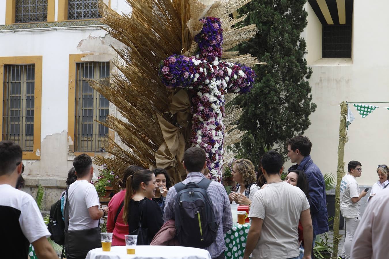 El inicio de las espectaculares Cruces de Mayo de Córdoba, en imágenes