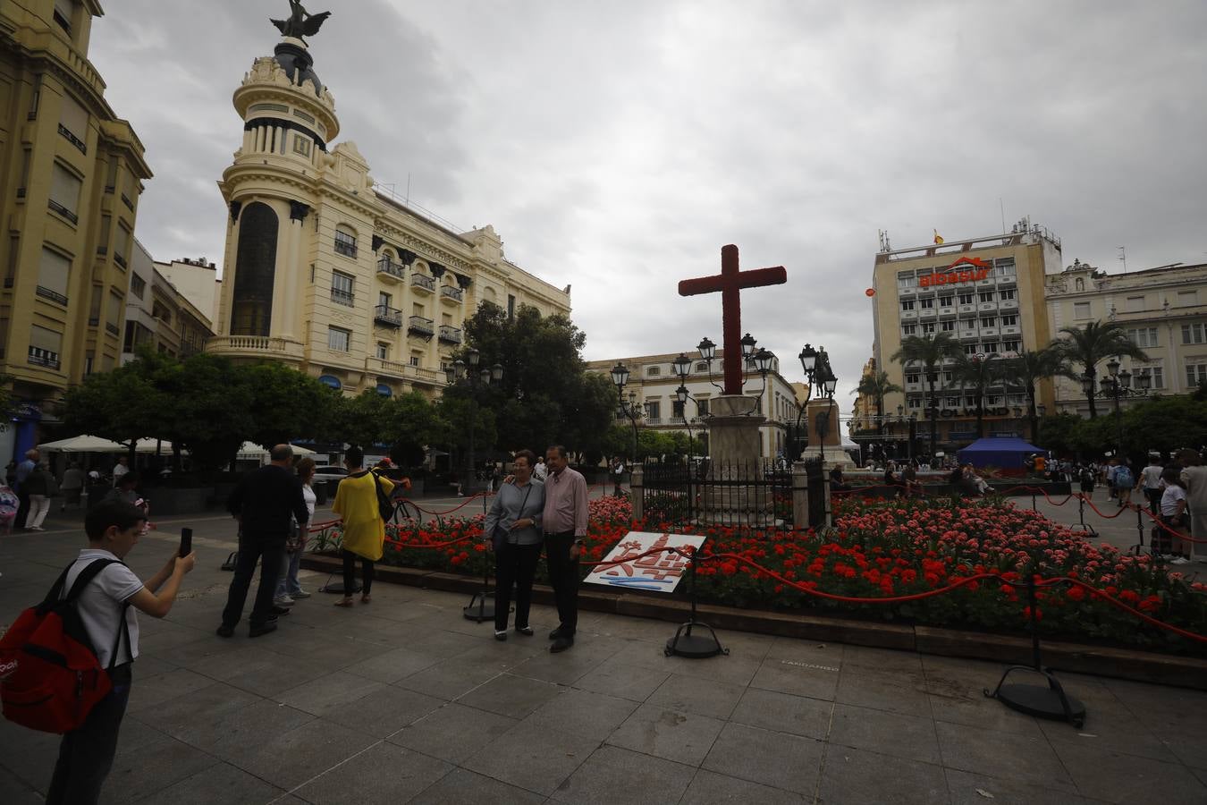 El inicio de las espectaculares Cruces de Mayo de Córdoba, en imágenes