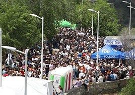 La romería del Valle de Toledo: entre la devoción, la política y los DJs de los chiringuitos de los partidos