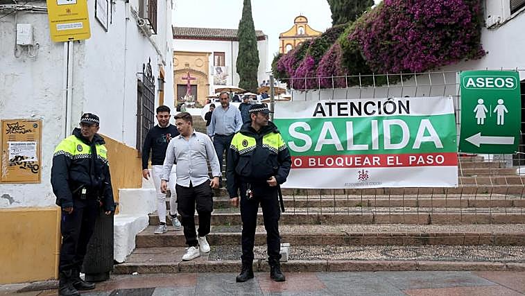 Primera noche de Cruces en Córdoba: 430 denuncias por botellón, más del triple que el año pasado