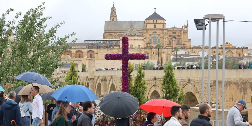 La lluvia irrumpe en las Cruces de  Córdoba: a esta hora empieza el aviso amarillo por tormentas y barro