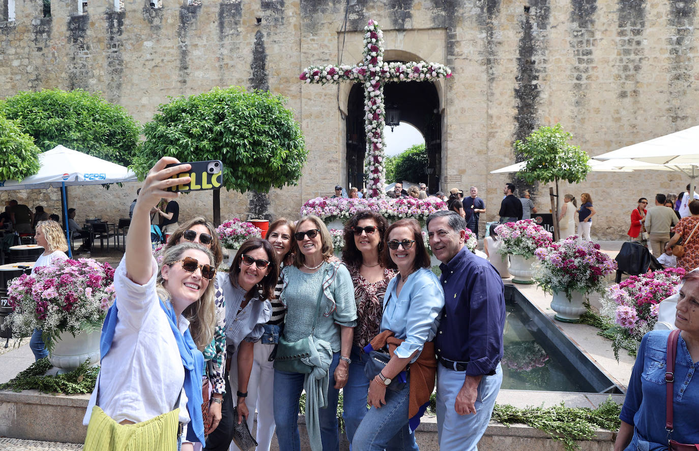 El color y la belleza de las Cruces de Mayo en Córdoba, en imágenes