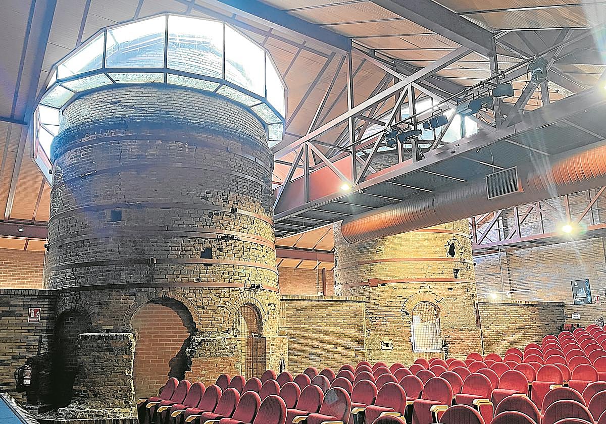 Chimeneas de la antigua fábrica de loza de Valdemorillo, ahora Casa de Cultura de la localidad