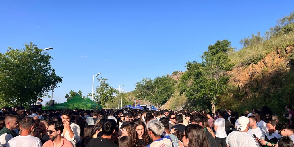 Las discoparty de los partidos políticos colapsan el Valle de Toledo a la hora de la procesión
