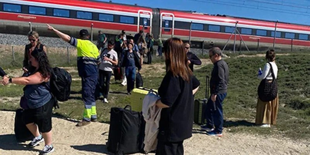 Yeles auxilió el lunes a 350 pasajeros de un tren de alta velocidad afectado por el gran apagón