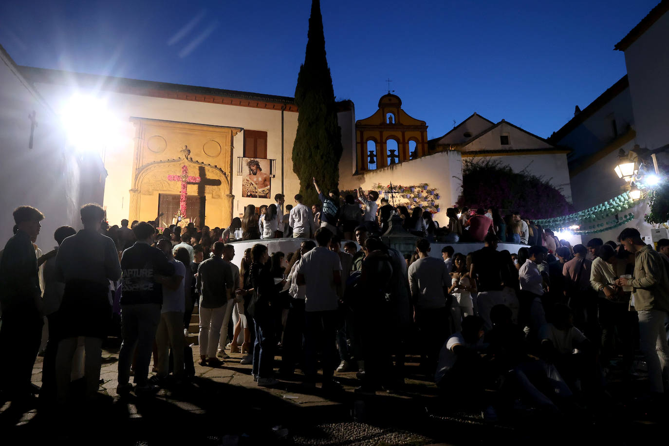 El ambiente nocturno en las Cruces de Mayo en Córdoba, en imágenes