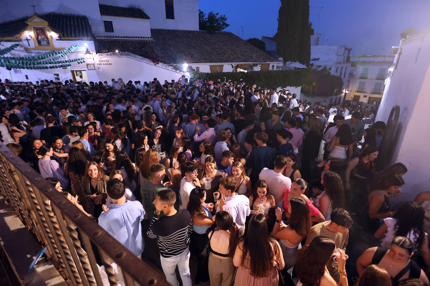 El ambiente nocturno en las Cruces de Mayo en Córdoba, en imágenes