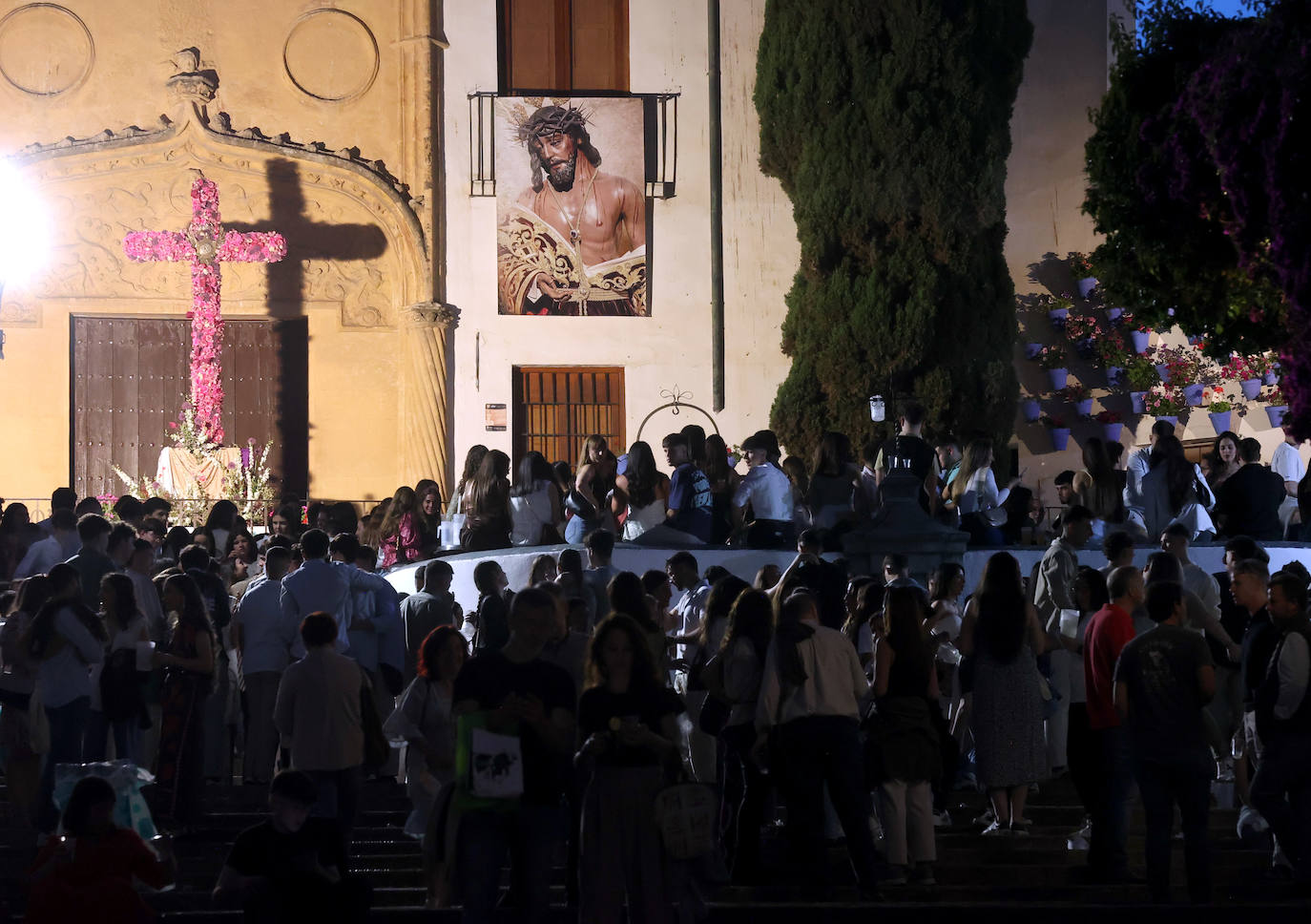 El ambiente nocturno en las Cruces de Mayo en Córdoba, en imágenes