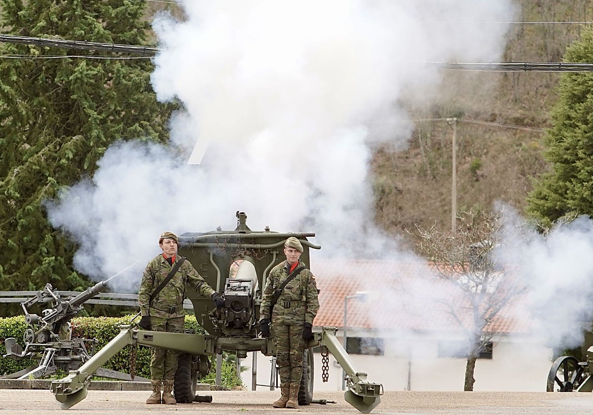 Homenaje militar al levantamiento contra los franceses del 2 de mayo de 1808, al comienzo de la Guerra de la Independencia