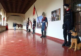 Toledo, la Corona y su Guardia Real exhiben 'sus lazos' en el Museo Santa Cruz