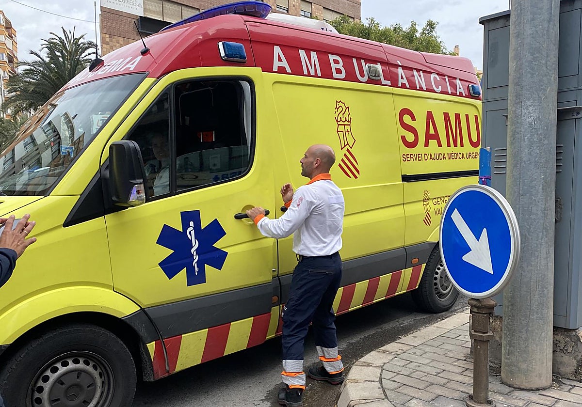 Una ambulancia del SAM de emergencias sanitarias
