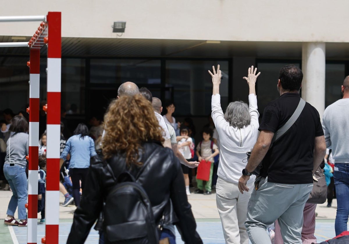 El valenciano pasa a ser voluntario en FP y suscita litigios nacionalistas: «Se vulnera el derecho del estudiante»