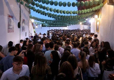 El botellón sigue a la baja en las Cruces y las denuncias caen a 103 en la tercera noche