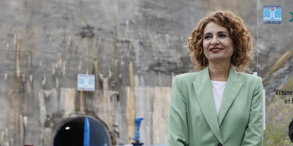 María Jesús Montero vuelve a usar los recursos públicos para hacer campaña andaluza desde la inauguración de unas obras hidráulicas en Sevilla