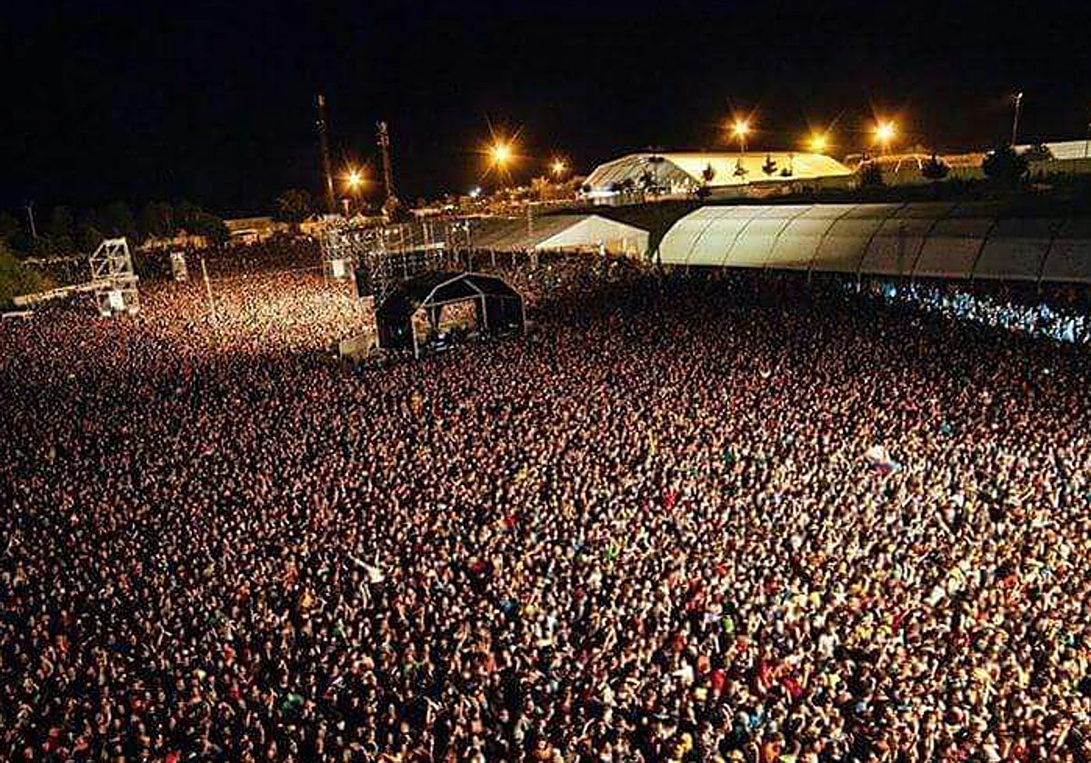 Decenas de miles de personas se han concentrado en el Viña Rock