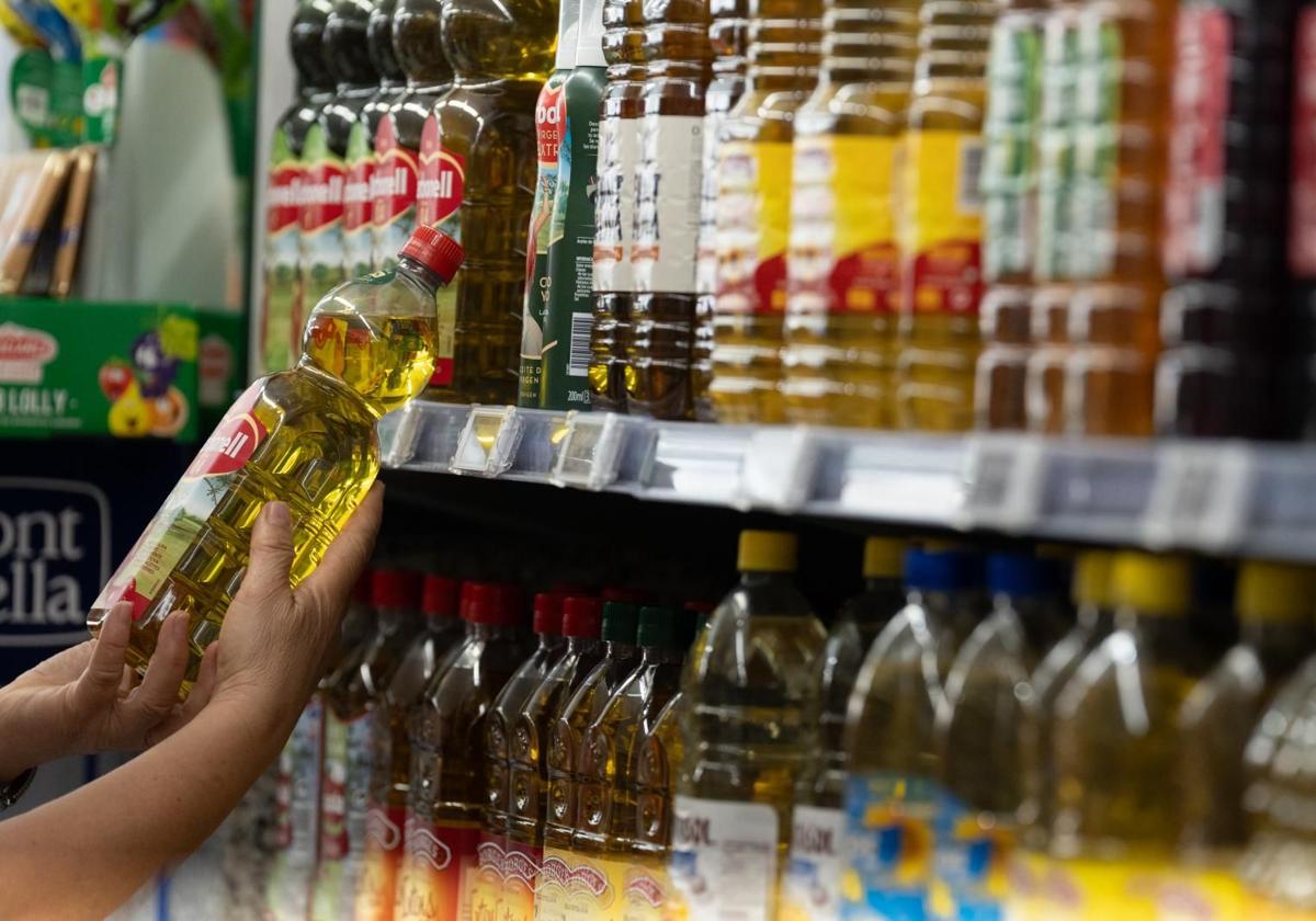 El precio en origen del aceite de oliva virgen extra cae un 50% en un año en Córdoba