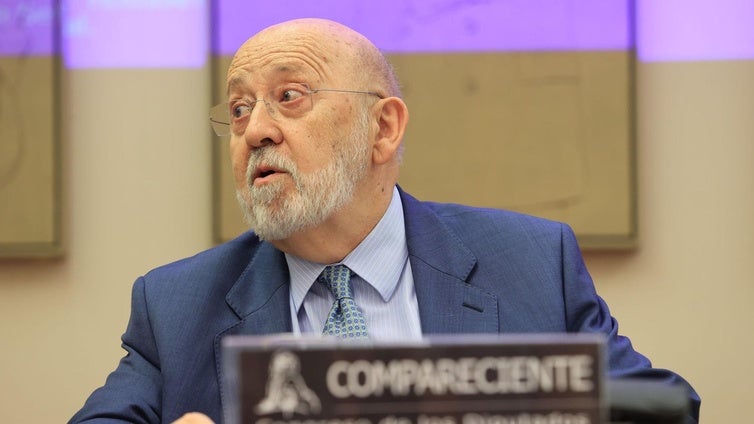 Tezanos aprovecha la encuesta 'flash' del CIS sobre el apagón para colar preguntas sobre intención de voto
