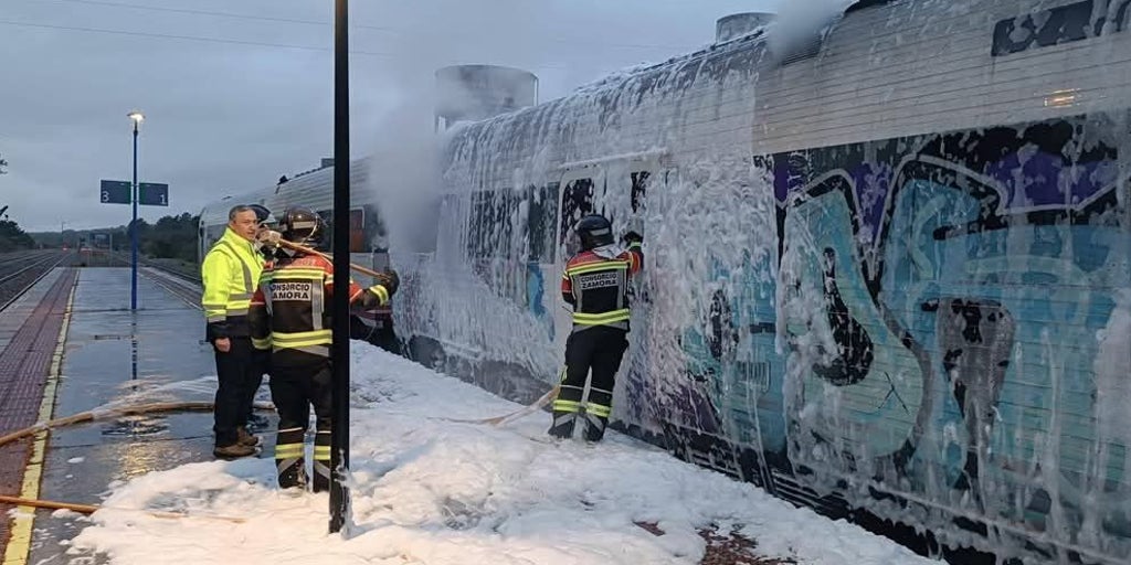 Sin heridos en el incendio de un vagón del tren que une Valladolid con Puebla de Sanabria