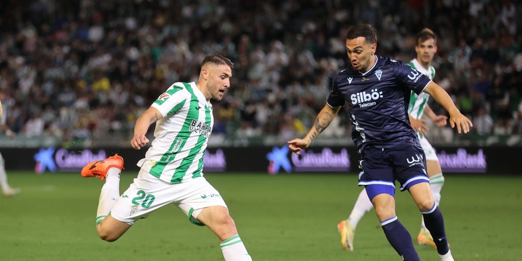 El Córdoba CF presenta una generosa oferta de renovación a Casas sin respuesta por ahora