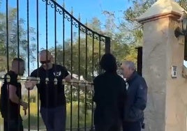 La celebrity Ariel King se lleva un botín de miles de euros y deja destrozos en el chalé al irse tras meses sin pagar el alquiler