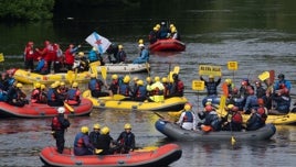 Ráfting en el Ulla para protestar contra Altri y la mina de Touro