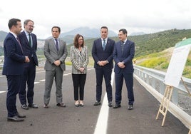 Juanma Moreno inaugura la ansiada variante de las Angosturas en Priego tras una inversión de 13 millones