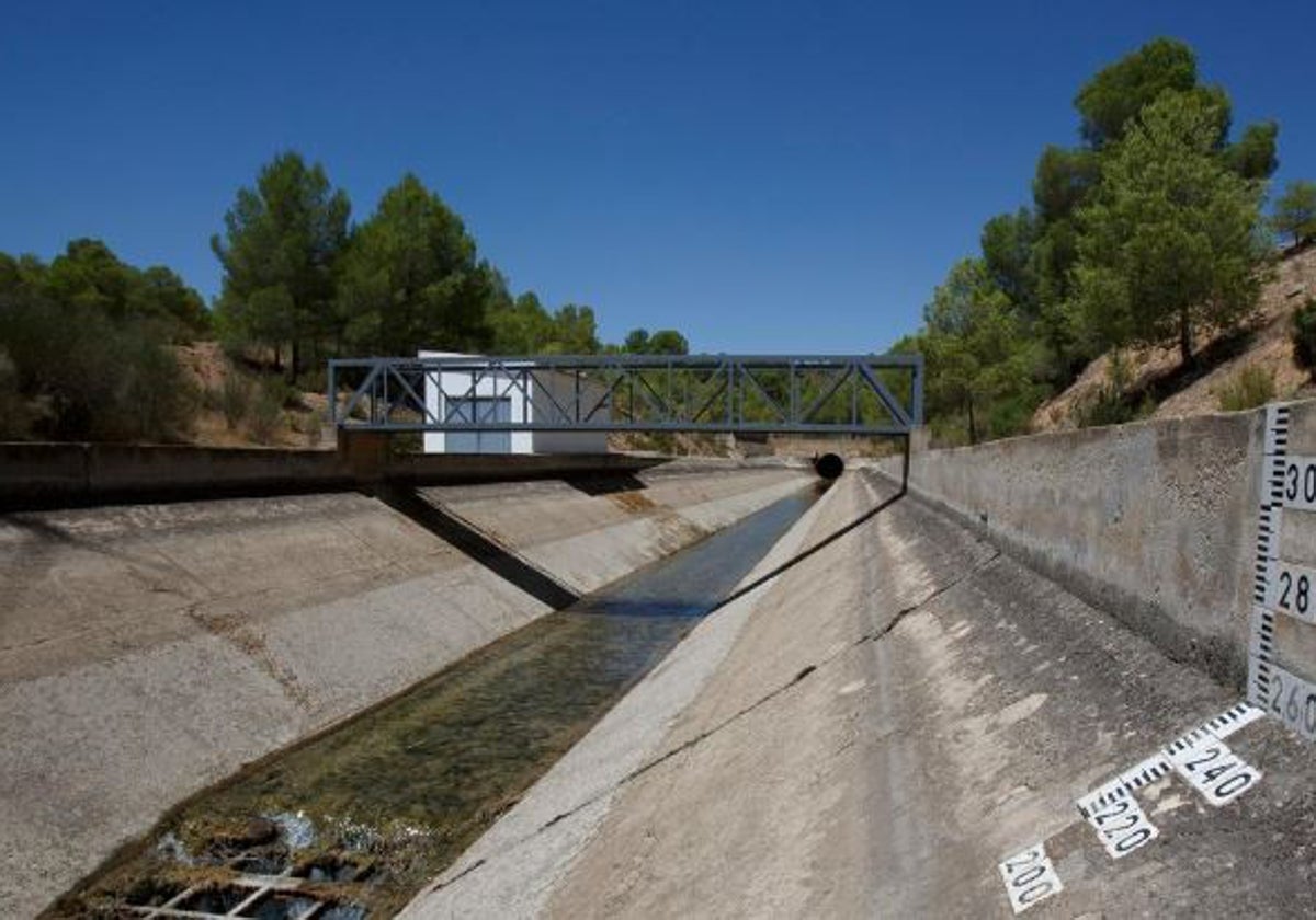 Uno de los tramos del trasvase del Tajo al Segura, a su paso por Tobarra (Albacete)