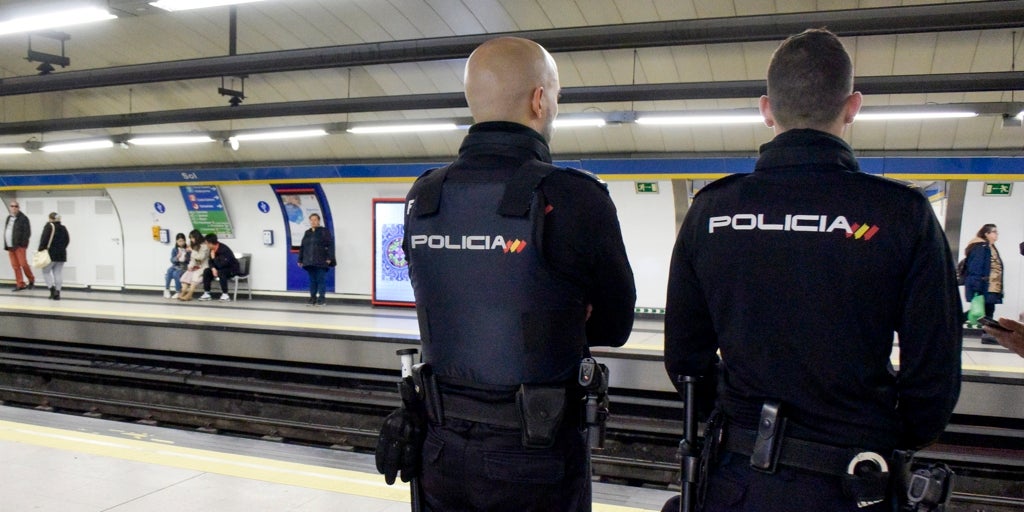 Seis detenidos, entre ellos cuatro menores, por una pelea multitudinaria en el Metro de Legazpi