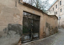 La Real Academia quiere que se declare BIC una casa del Casco de Toledo «amenazada por  viviendas y garajes»