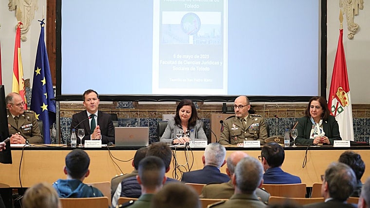 Carlos Velázquez, Rebeca Rubio, Álvaro Díaz y Fátima Guadamillas durante la inauguración de las jornadas
