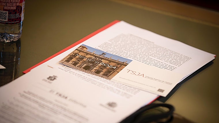 Un detalle de la documentación presentada en Granada