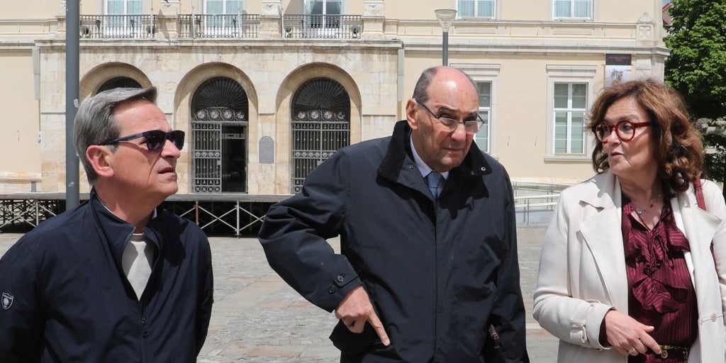 Vidal-Quadras aboga por un gobierno de «centro-derecha» para emprender «reformas estructurales profundas»