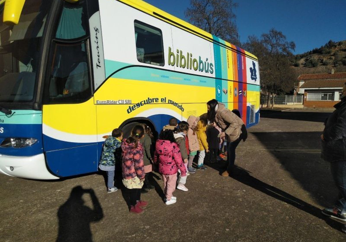 Renovado el convenio que garantiza el servicio de bibliobús en entornos rurales de Albacete y Guadalajara