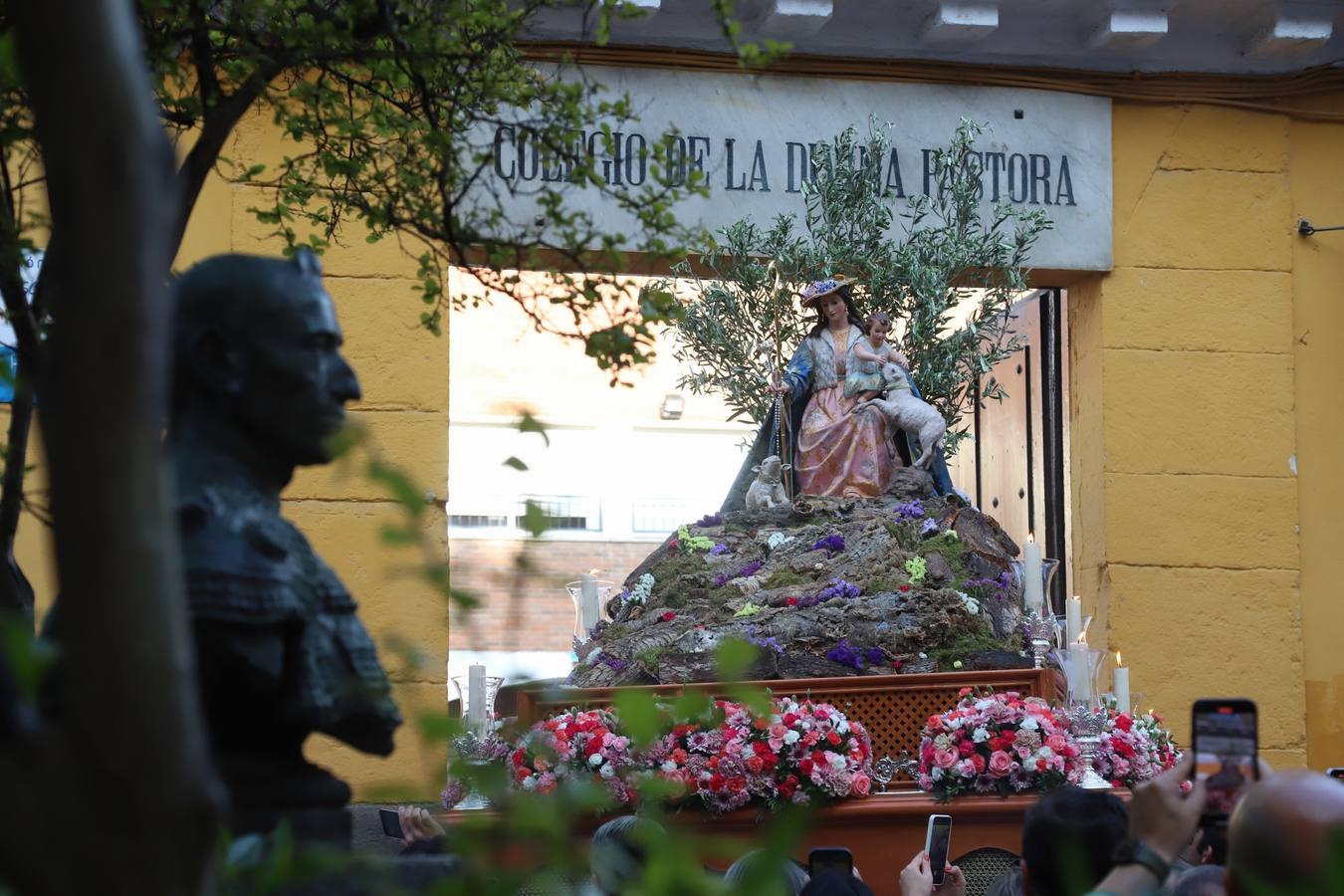La procesión infantil y juvenil de la Divina Pastora de Córdoba, en imágenes