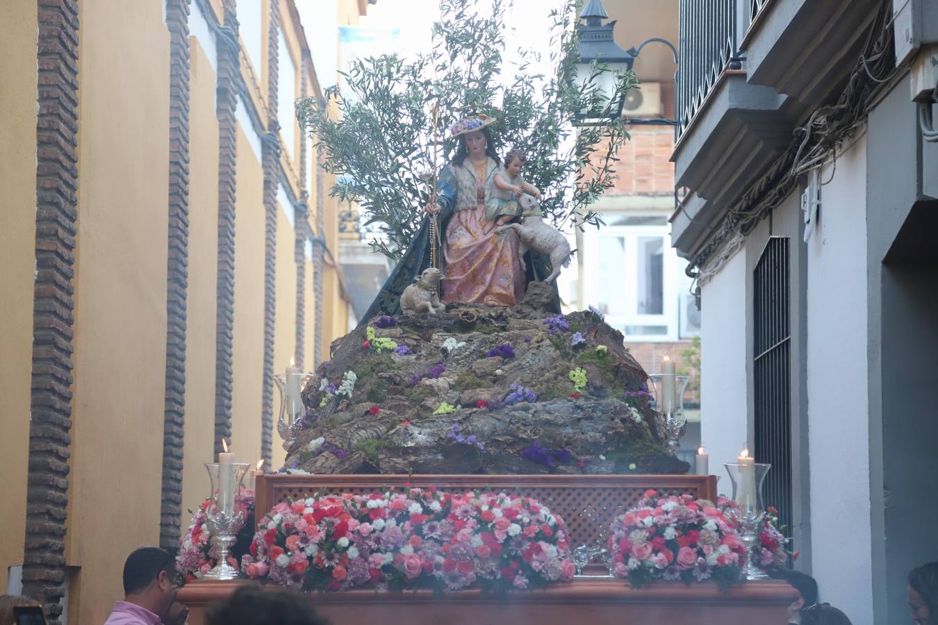 La procesión infantil y juvenil de la Divina Pastora de Córdoba, en imágenes