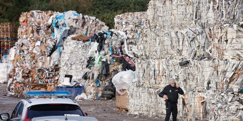 Aparece el cuerpo de un varón en un contenedor de papel en La Coruña