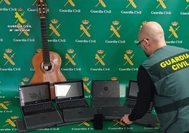 Detenido un joven por robar 19 portátiles, un móvil y una guitarra en un colegio de Villarramiel (Palencia)