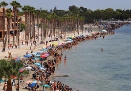 Muere una anciana mientras se bañaba en una playa de Murcia
