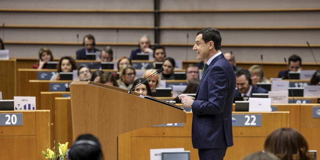 Juanma Moreno reclama que las regiones sigan teniendo decisión en la gestión de los fondos europeos